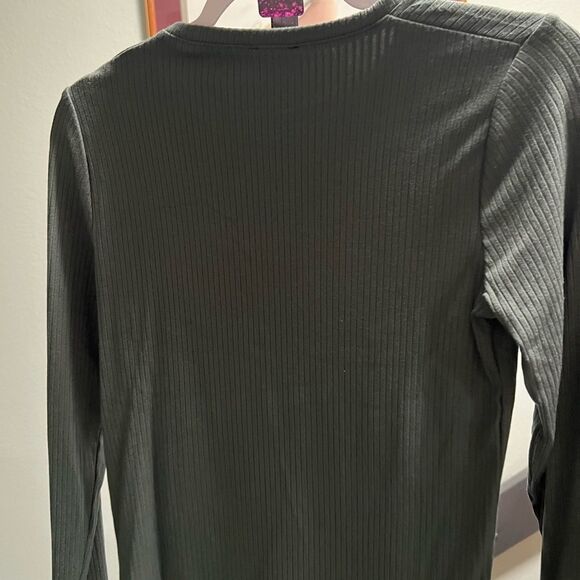 NWOT Forest Green Long Sleeve Top by Splendid Small #116 - Picture 2 of 5